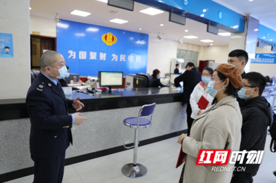 常德經(jīng)開區(qū)稅務(wù)局創(chuàng)新啟動(dòng)稅收宣傳月 聘任“納稅服務(wù)體驗(yàn)師”為服務(wù)質(zhì)效精準(zhǔn)“體檢”